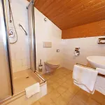 Loewen 3*