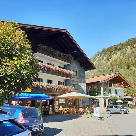 Lowen Hotel Reit im Winkl