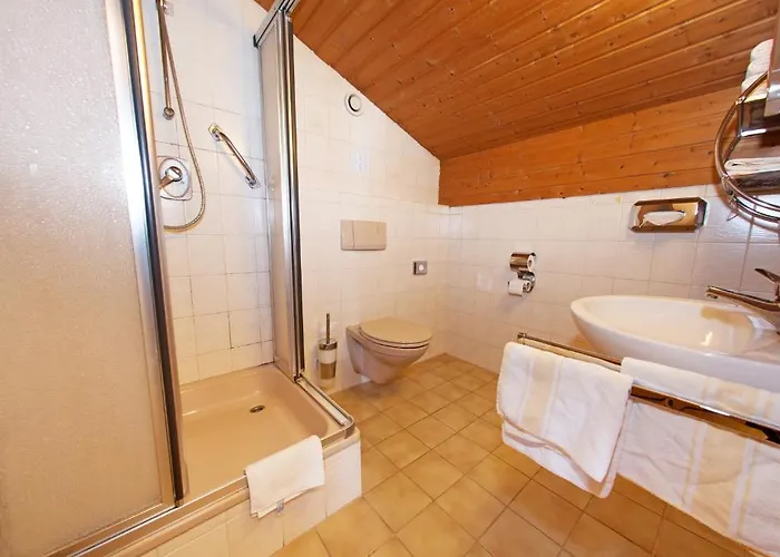 Loewen 3*
